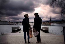 Josefina Paulsson – nyckelharpa / Jonas Åkerlund – fiol, gitarr och cittern